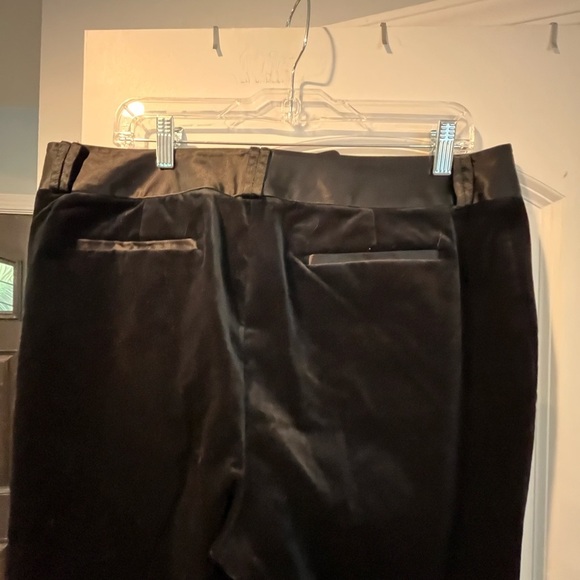 Elegant Black Velvet Pants - Picture 6 of 9